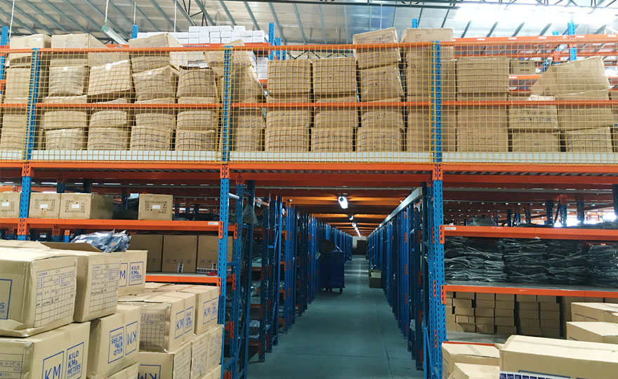 What color looks good on attic iron shelves? Dongguan medium-sized storage rack company analysis