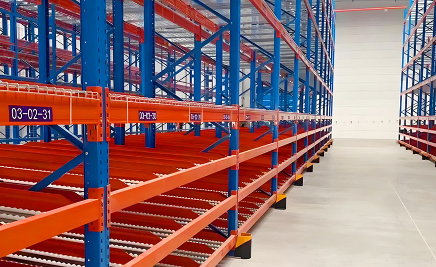 Is it suitable to use pallet-based storage shelves for the fluent rack?