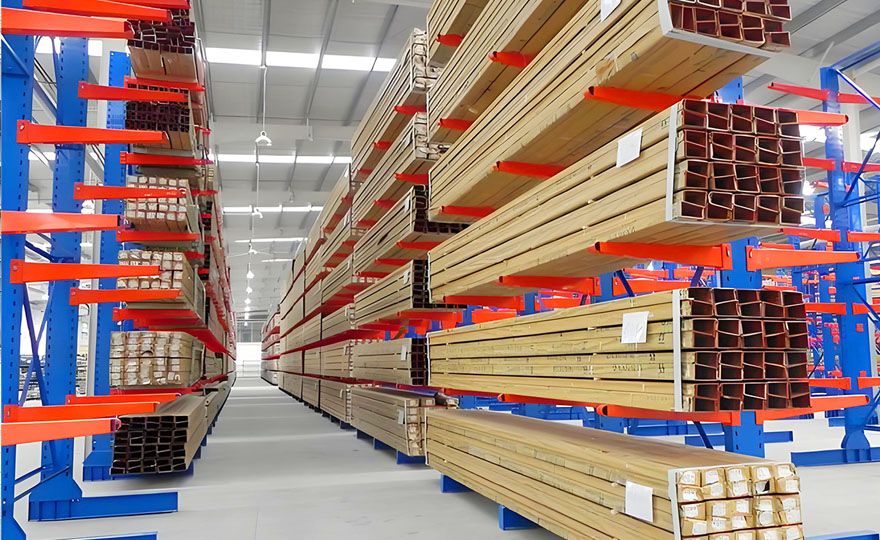 The aluminum cantilever shelves have several ways of loading and unloading goods.