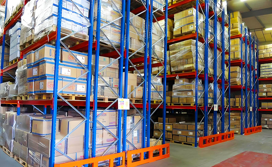 What type of forklift is used for storing and retrieving goods on the double-deep pallet racks?