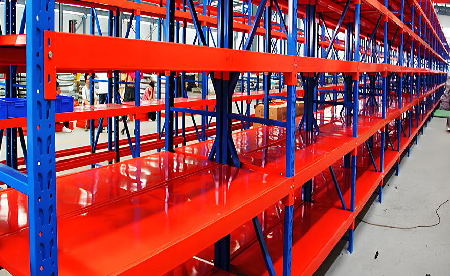 The spare parts warehouse layer-plate shelves are particularly adept at reducing costs and increasing efficiency.