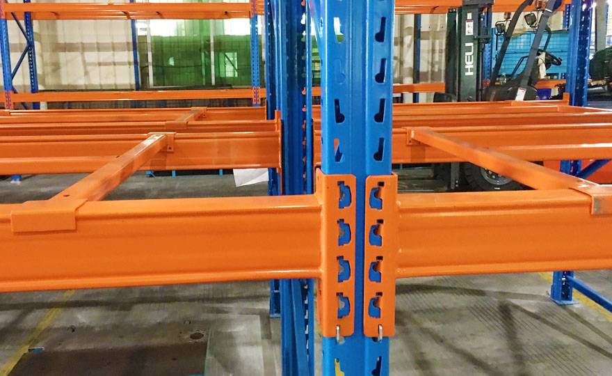 How is the wholesale price of warehouse rack columns calculated?