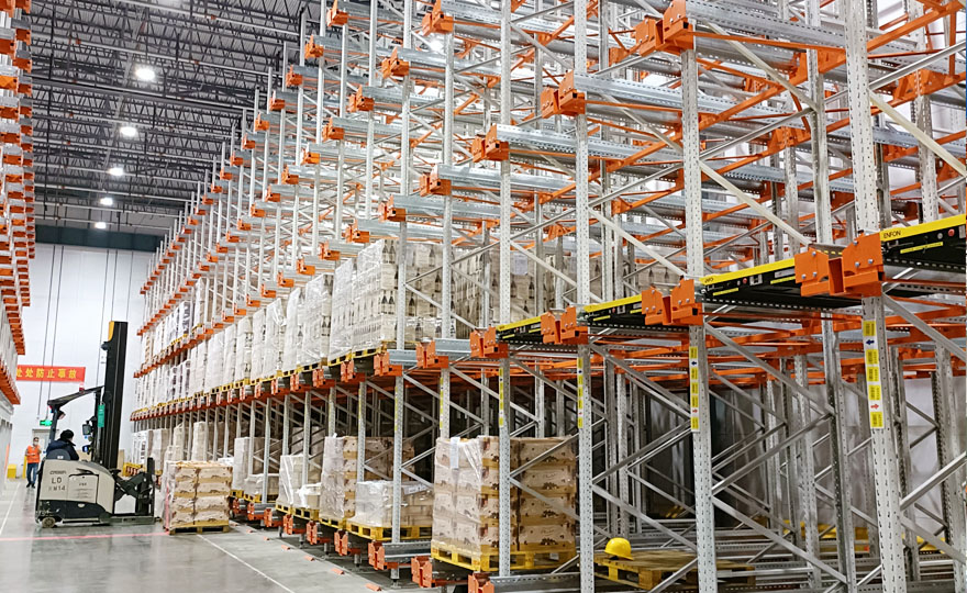 Large-scale logistics storage shelves turn the warehouse into a profit center.