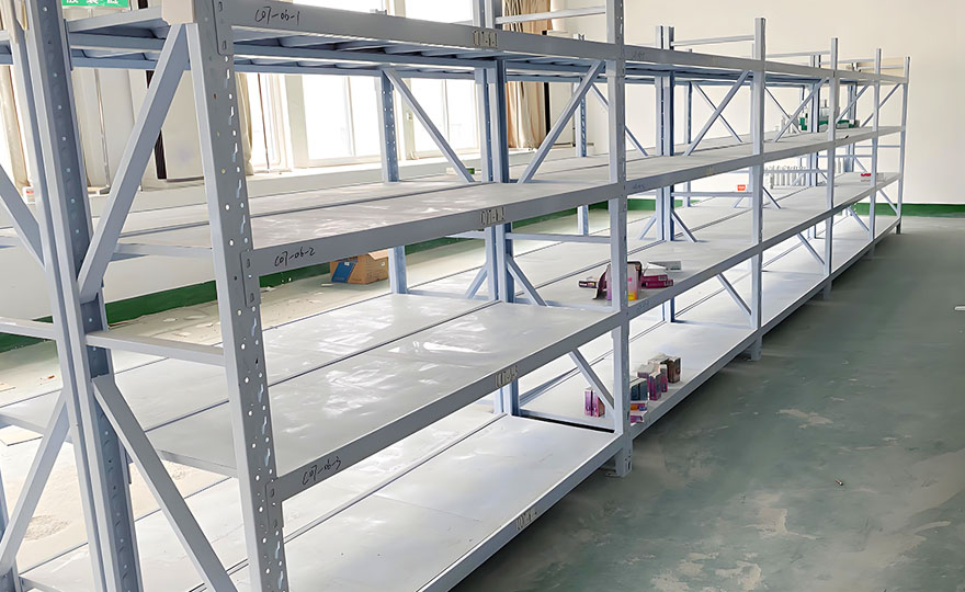 Which type of warehouse shelves should be used for storing cosmetics?