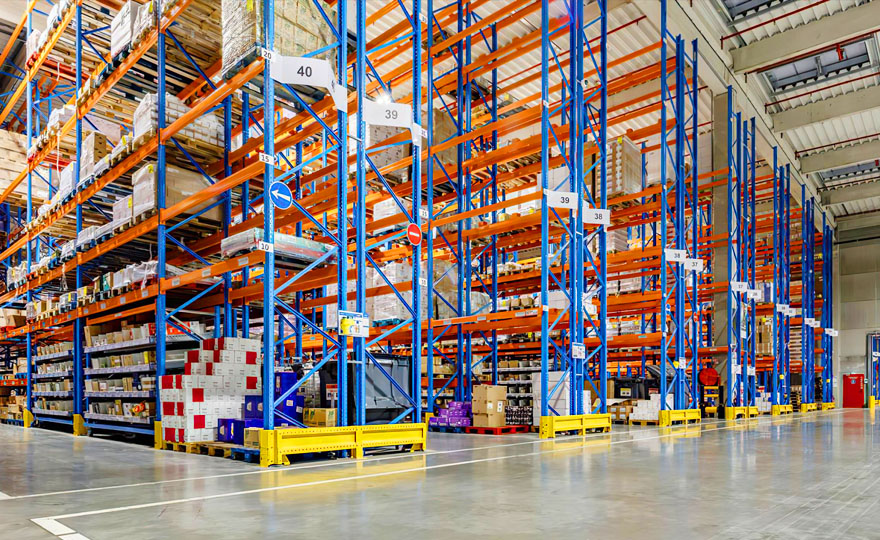 What parameters need to be provided when customizing heavy-duty shelves for the warehouse?