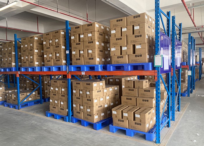 What is the maximum load capacity of the pallet racking system?