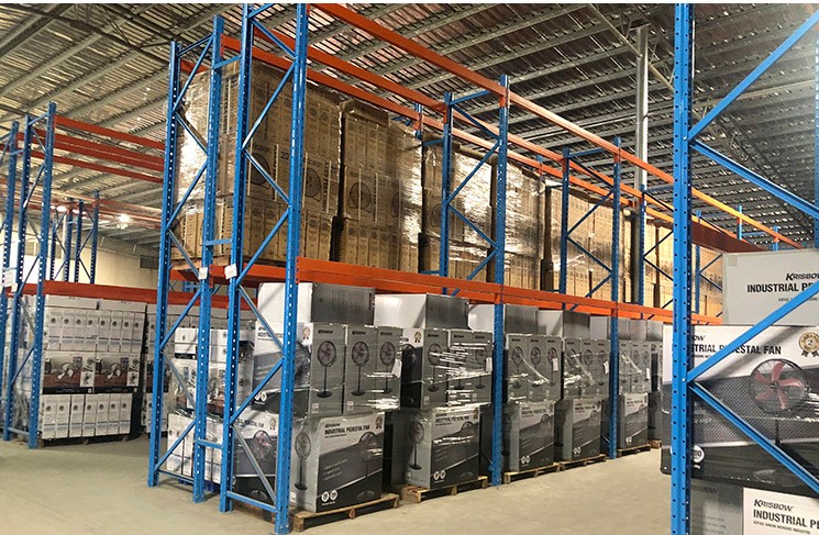 What are the specifications of the pallet rack uprights?
