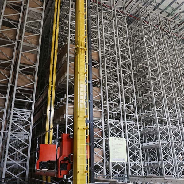 How does an automated warehouse distinguish between heights?
