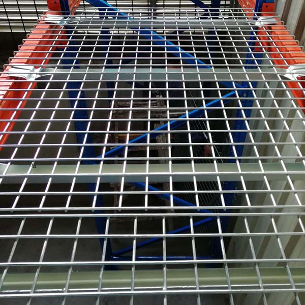 Heavy duty rack with mesh laminates