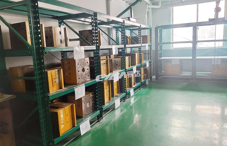 Drawer-type mold shelves