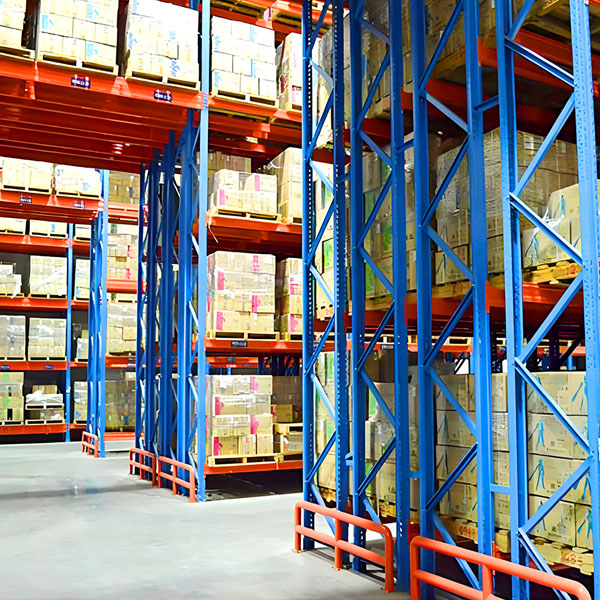 Large warehouse heavy-duty shelves