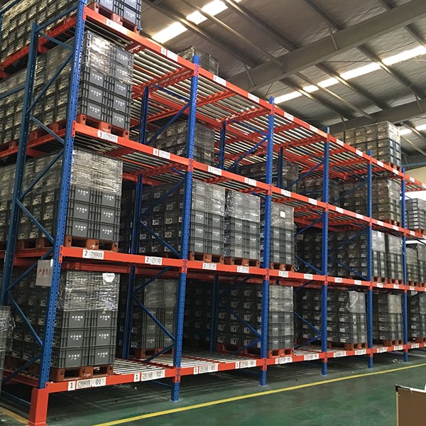 gravity-type pallet shelving